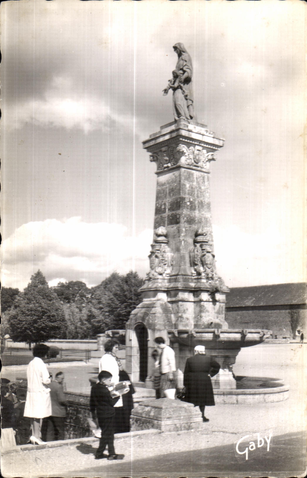 CPSM Sainte Anne D Auray (Morbihan) Le Fontaine Miraculeuse