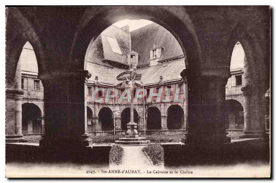 CPA Ste Anne d Auray Le Calvaire et le Cloitre