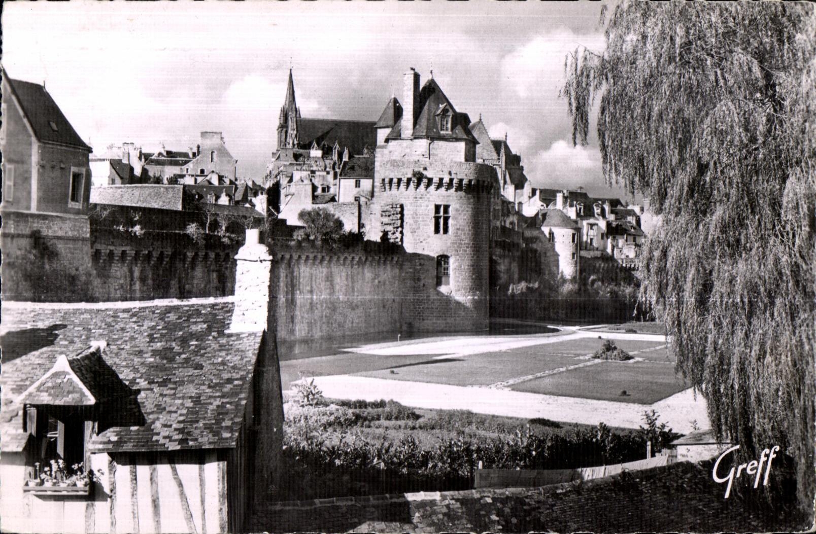 Vannes (Morbihan) — Vue d'ensemble des Remparts et des Vieux Lavoirs — Greff