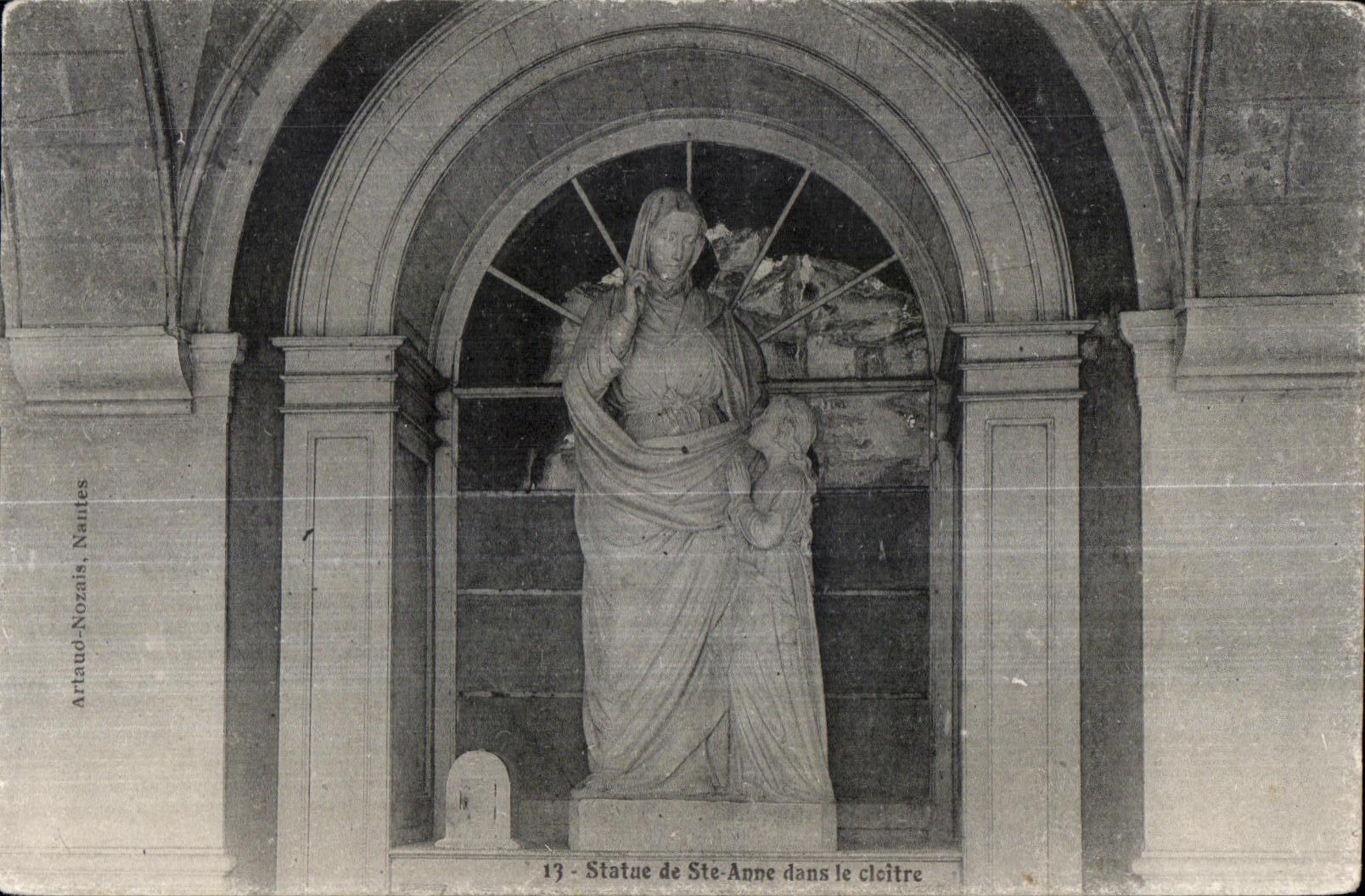 CPA Statne de Ste Anne dans le Cloitre 