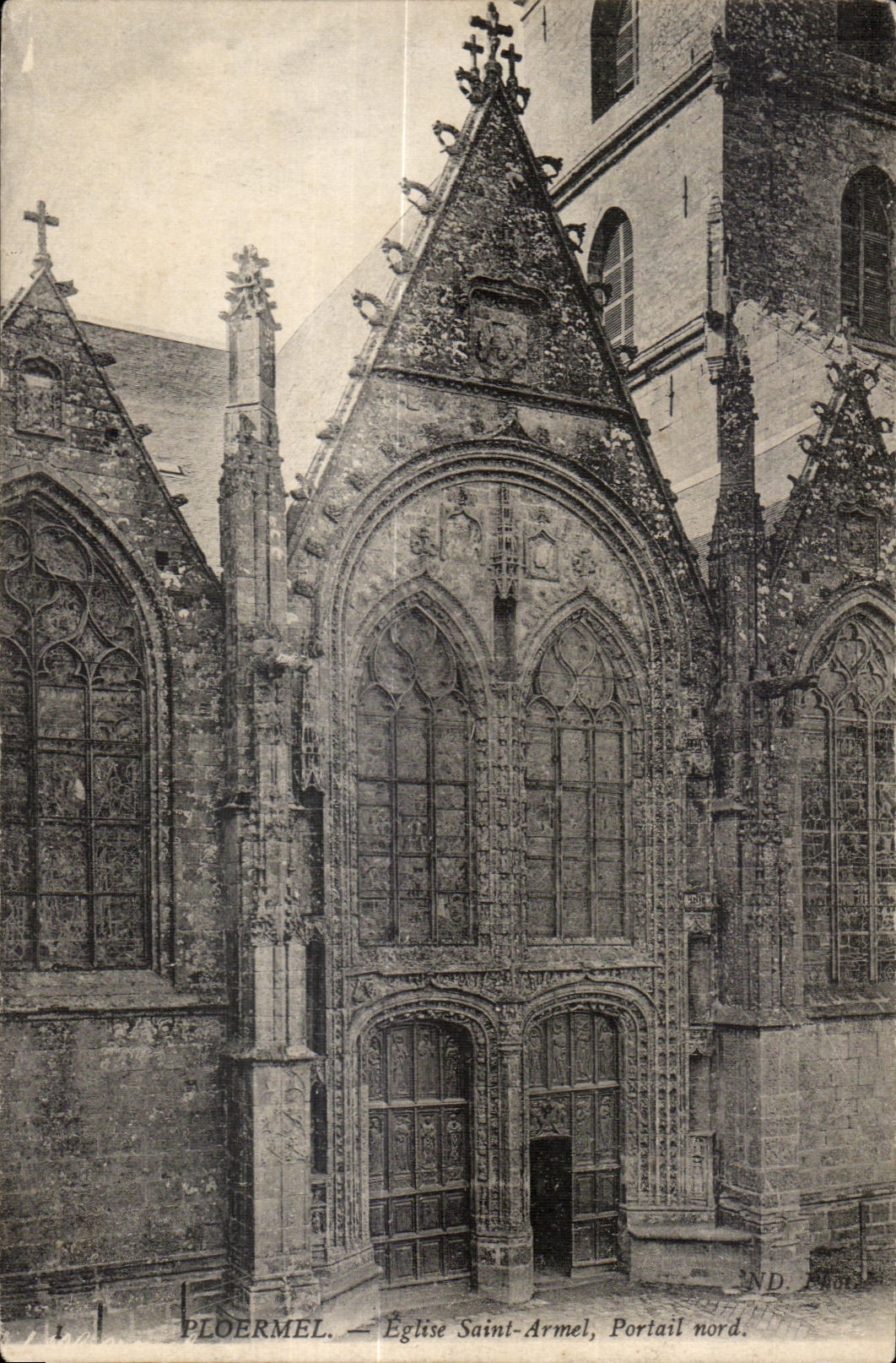 Ploërmel — Église Saint-Armel, Portail nord — ND. Photo