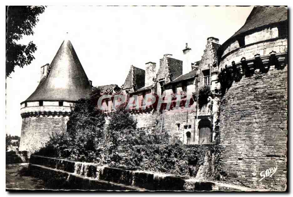 Pontivy (Morbihan) — Tours et remparts du château de la famille de Rohan (XVe siècle) — Éditions Gaby, Nantes
