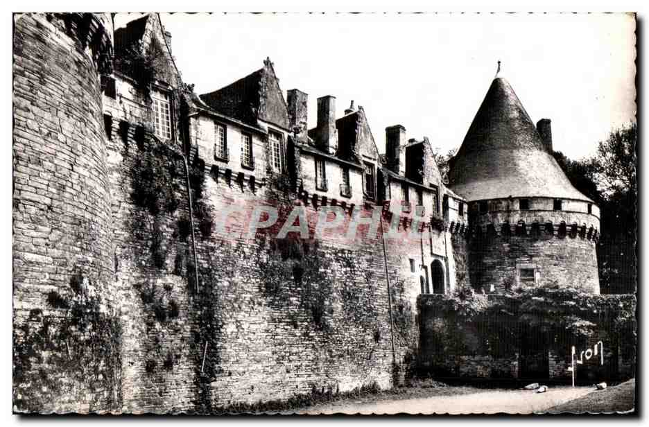 Le vieux Château des Ducs de Rohan — Pontivy (Morbihan) — Les Éditions d'Art