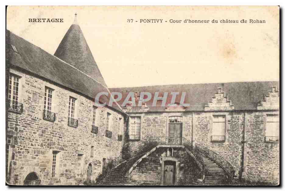 CPA Pontivy Cour d honneur du chateau de Rohan