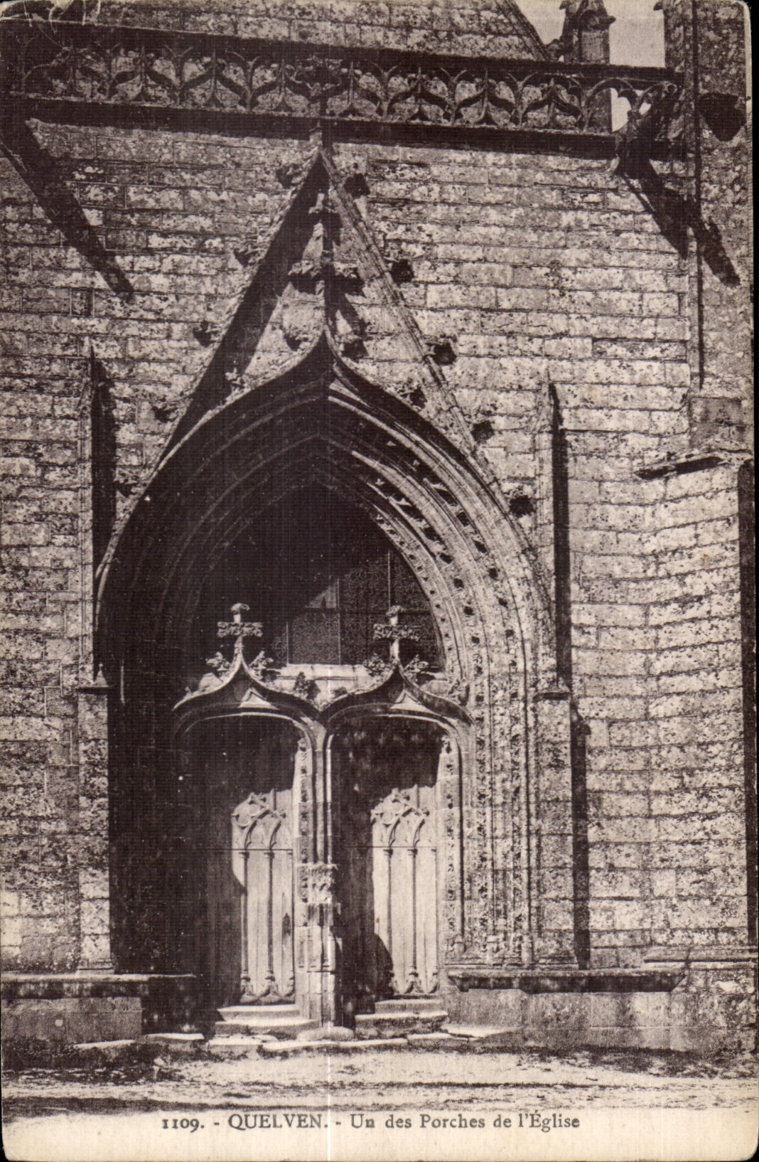 Quelven - Un des Porches de l'Église — n° 1109