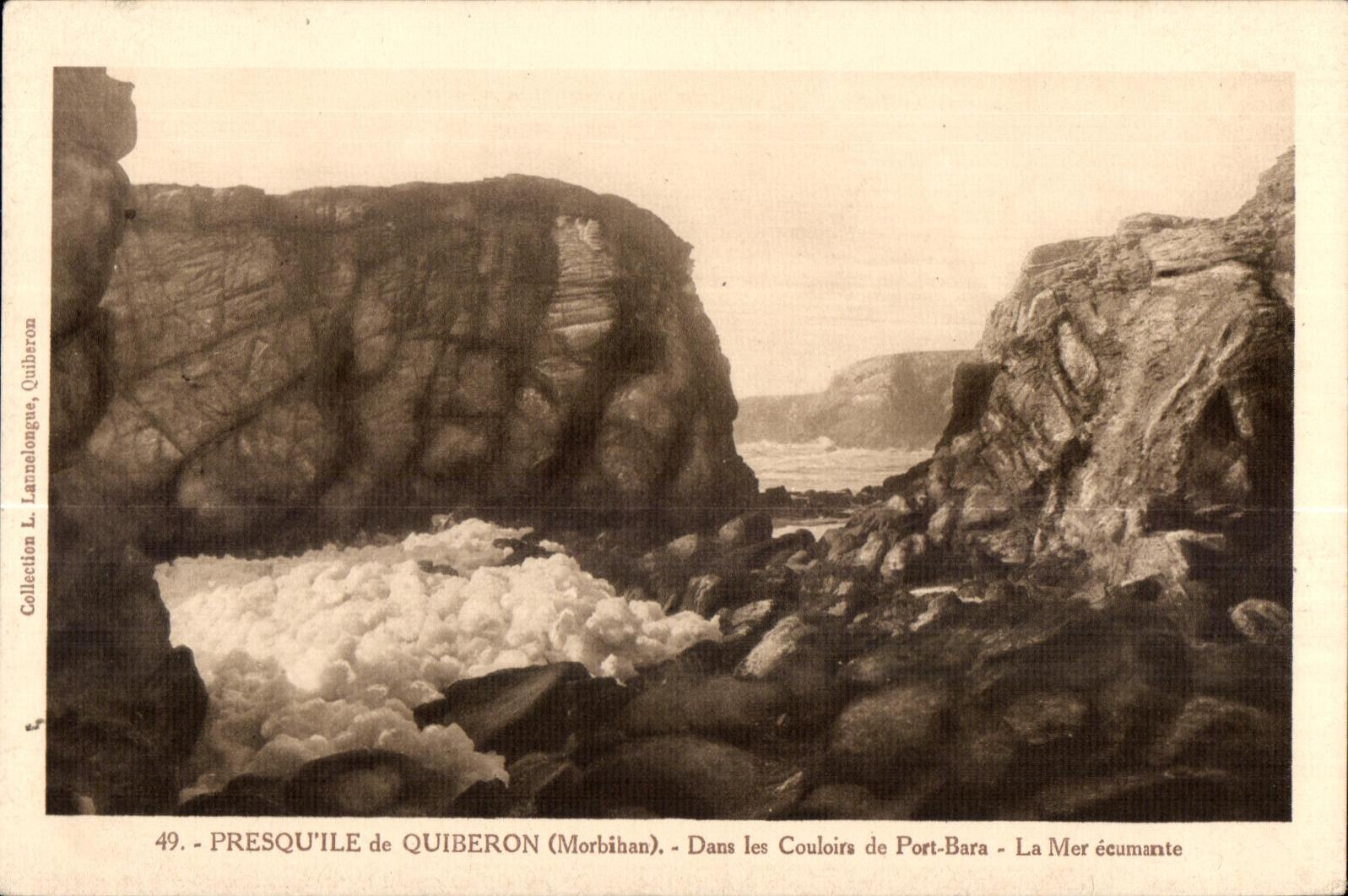 Presqu'île de Quiberon (Morbihan) — Dans les couloirs de Port-Bara — La mer écumante — Collection L. Lannelongue, Quiberon