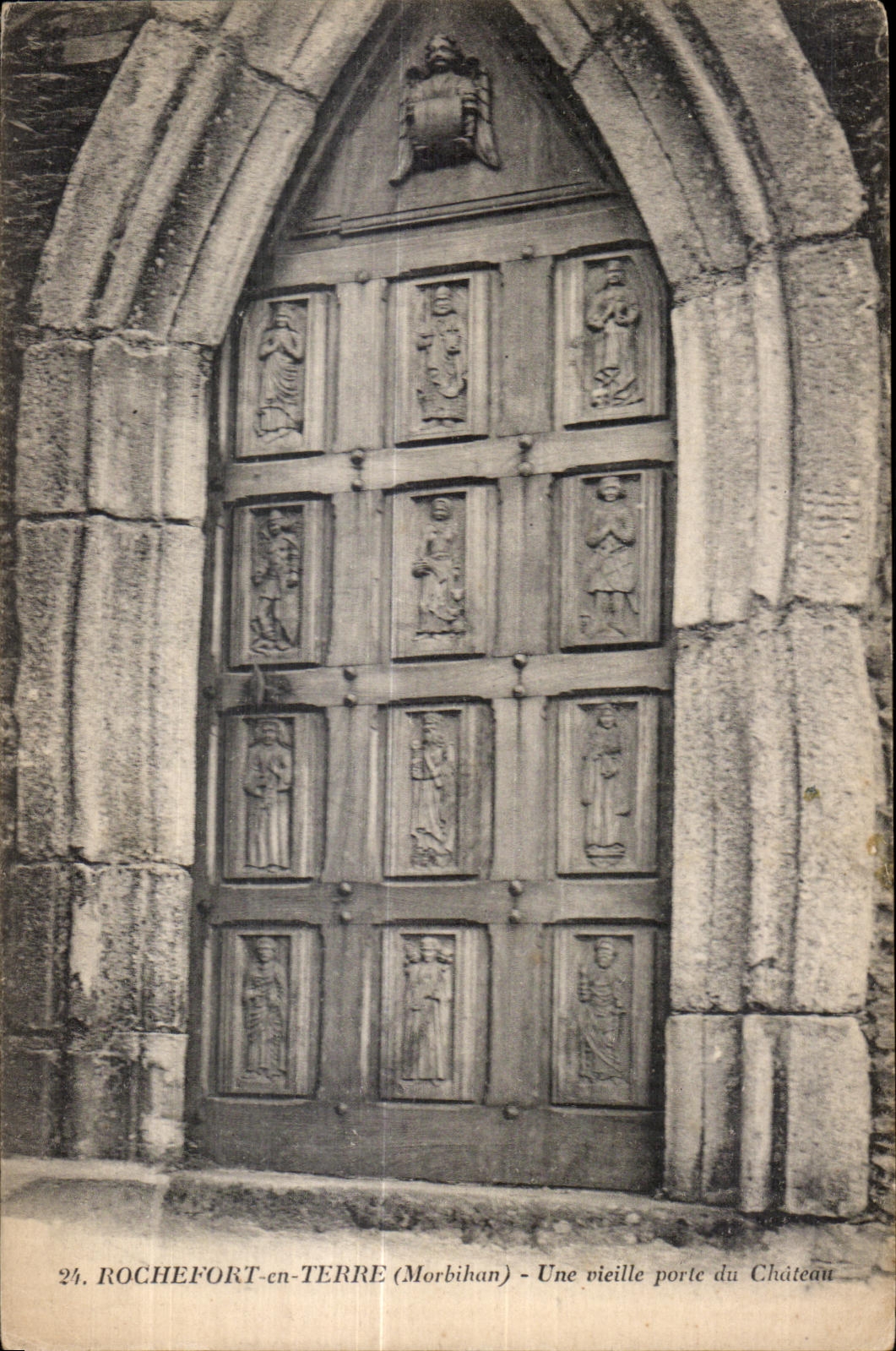 CPA Rochefort en Terre (Morbihan) Une vieille du Chateau
