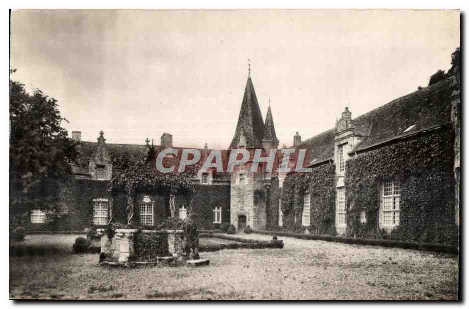 Rochefort-en-Terre — Château : Cour intérieure — Édition Université Tourte et Paffin