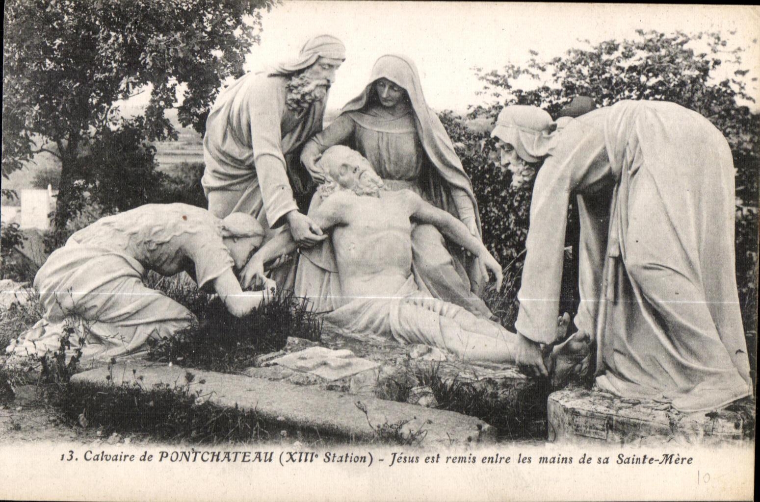 Calvaire de Pontchâteau — XIIIe Station — Jésus remis entre les mains de sa Sainte-Mère