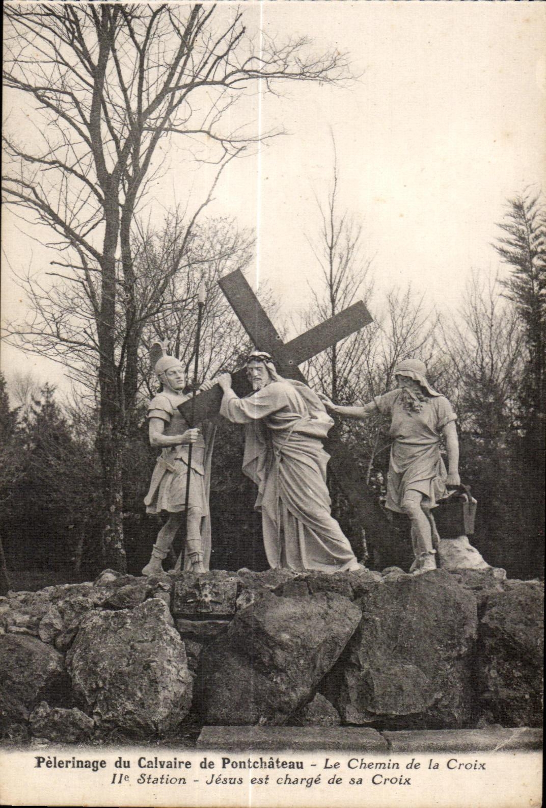 Pèlerinage du Calvaire de Pontchâteau — IIe Station — Jésus est chargé de sa Croix