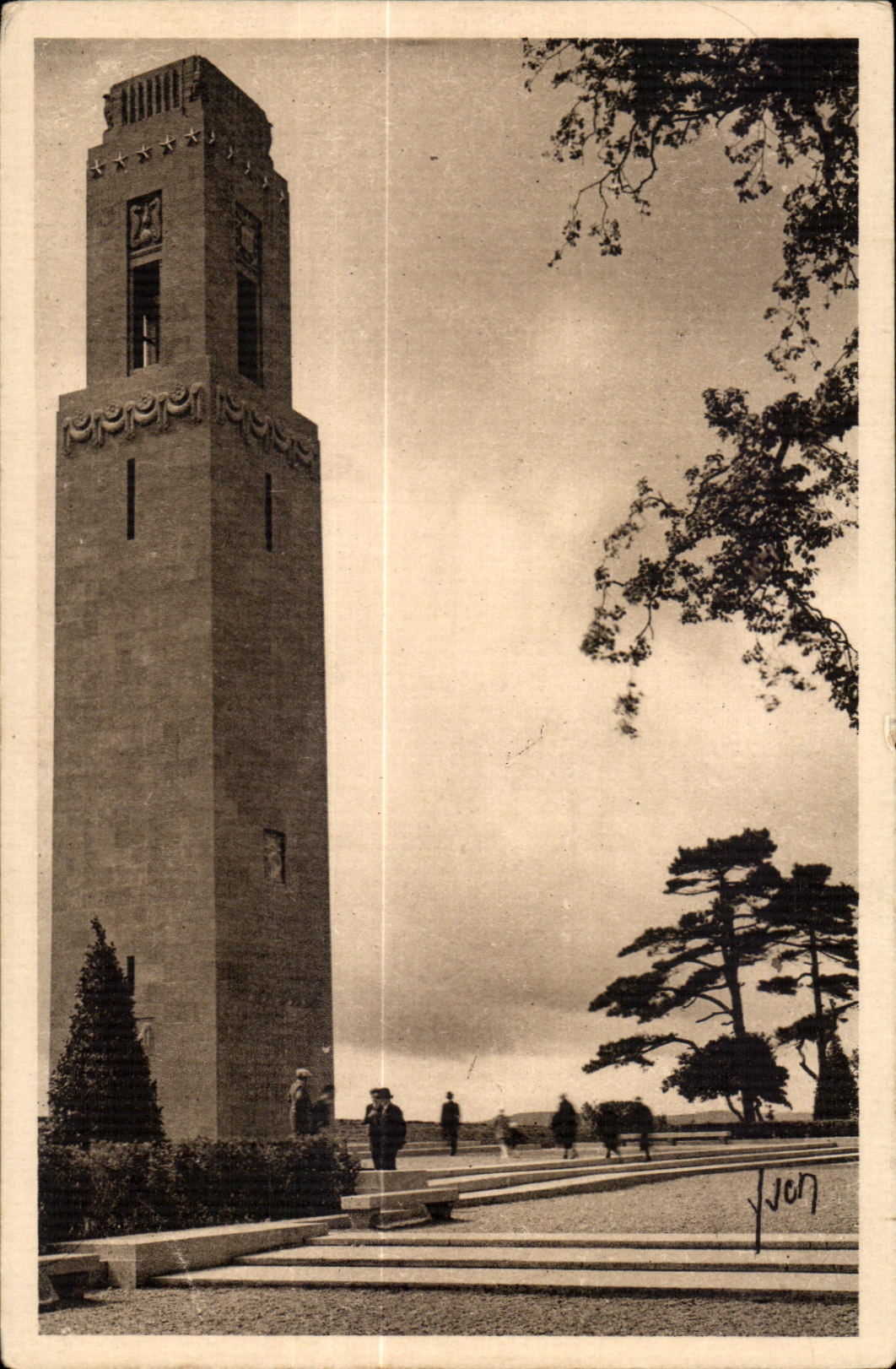 CPA La douce france brest (Finistere) cours d ajot monument commemoatif americain