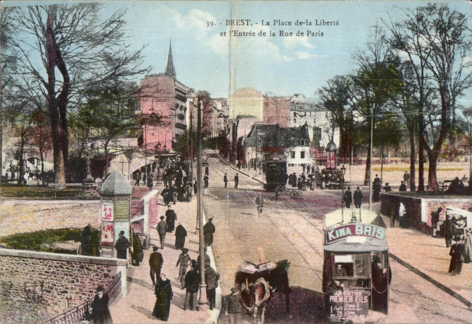 CPA Brest la place de la liberte et entree de la rue de paris