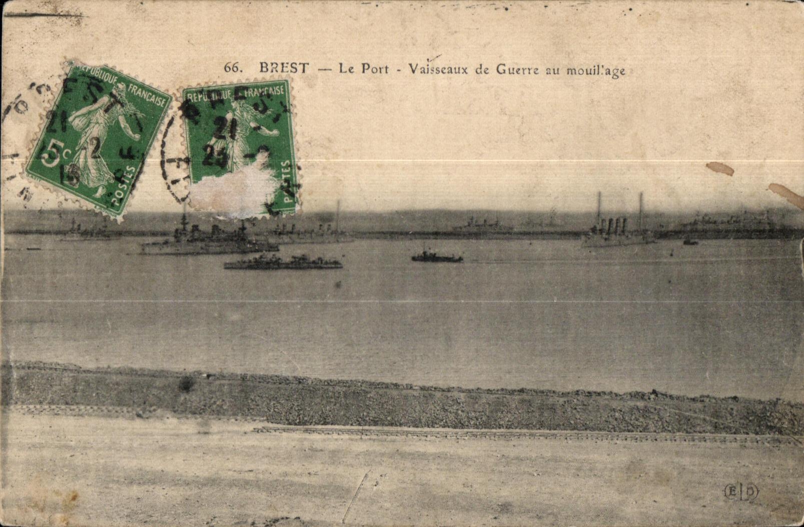 CPA Brest le port vaisseaux de guerre au mouillage Bateaux 