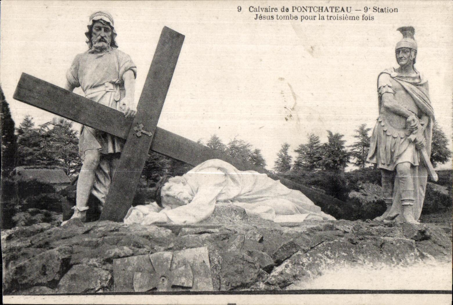 Calvaire de Pontchâteau — 9e Station : Jésus tombe pour la troisième fois — éditeur non identifié