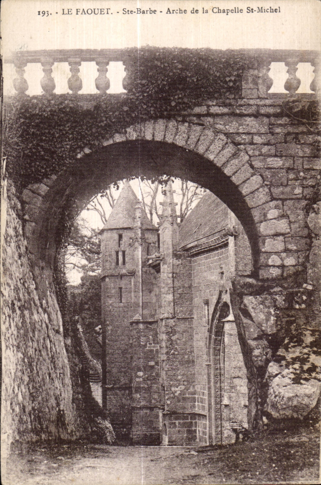 CPA Le Faouet Ste Barbe Arche de la Chapelle St Michel
