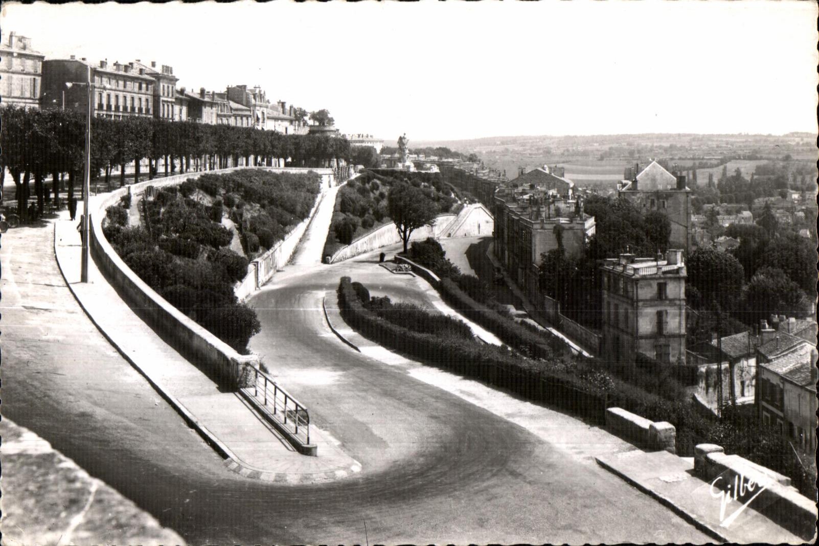 Les Remparts et vue sur le Quartier Saint-Martin — Angoulême — Éditions Charentaises d'Art A. GILBERT - Reprod.