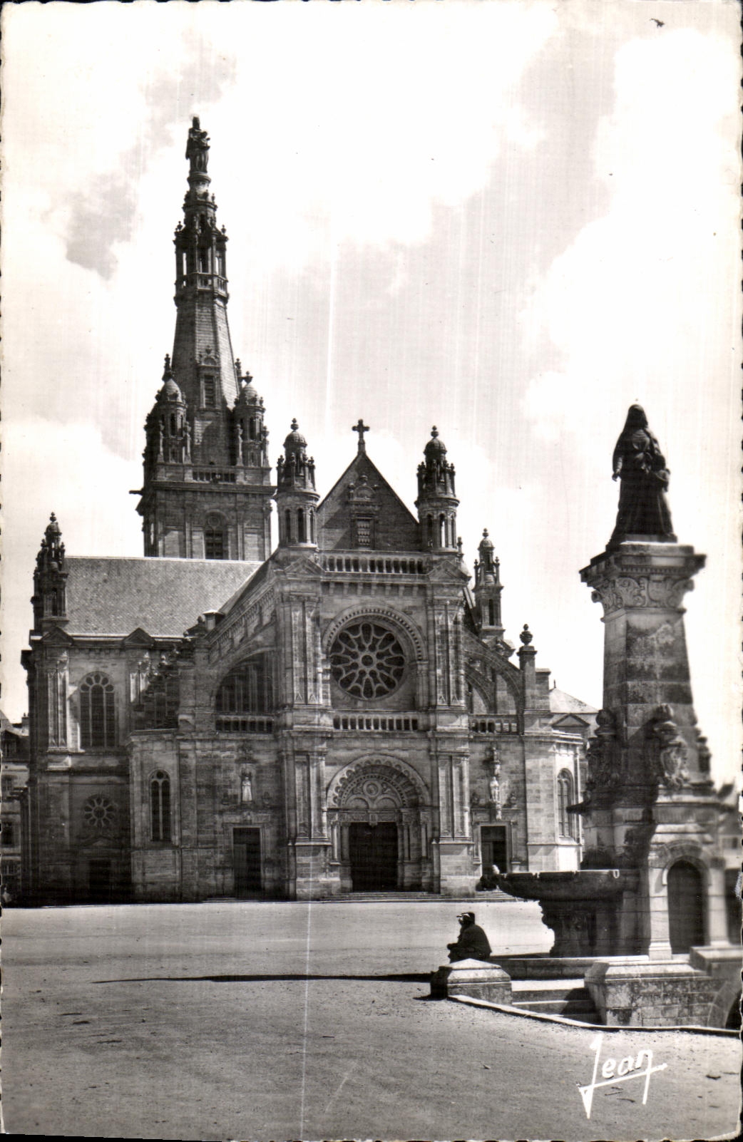 CPA La Bretagne Ste Anne D Auray (Morbihan)La Basilique et la fontains