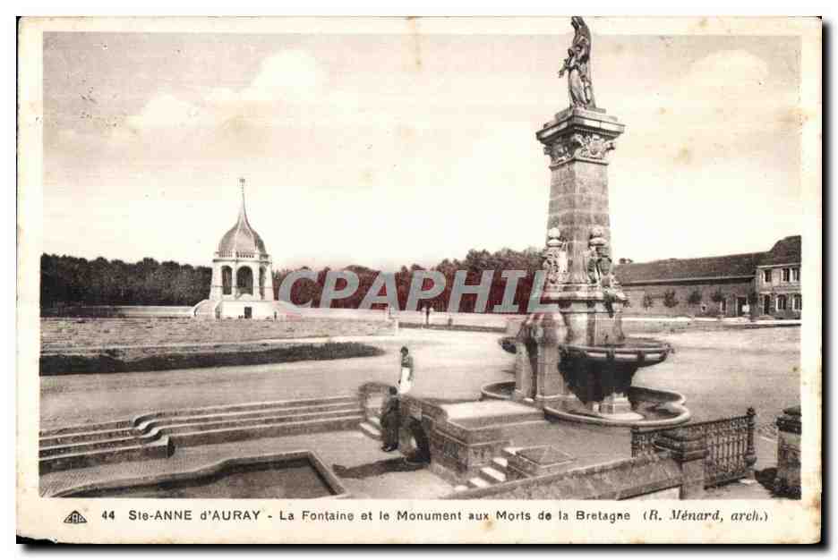 CPA Ste Anne d Auray La Fontaine et le Monument aux Morts de la Bretagne 