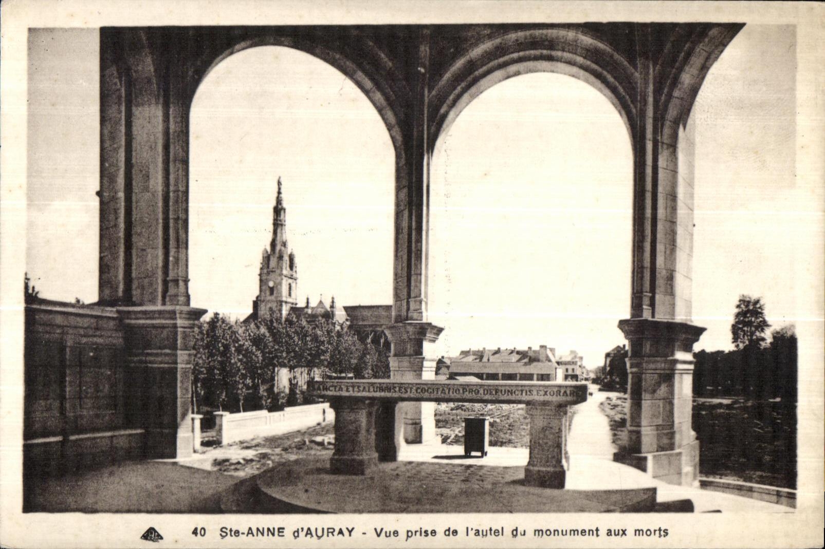 CPA Ste Anne d Auray Vue prise de l autel du monument aux morts