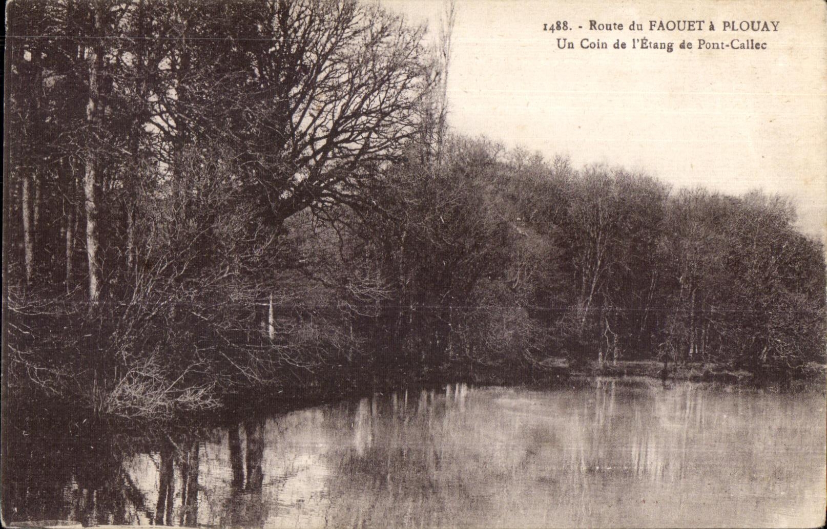 CPA Route du Faouet a Plouay Un Coin de l Etang de Pont Callee
