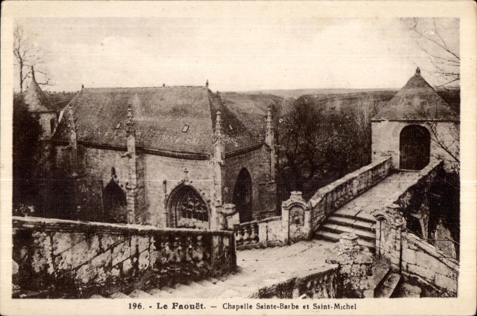 CPA Le Faouet Chapelle Sainte Barbe et Saint Michel