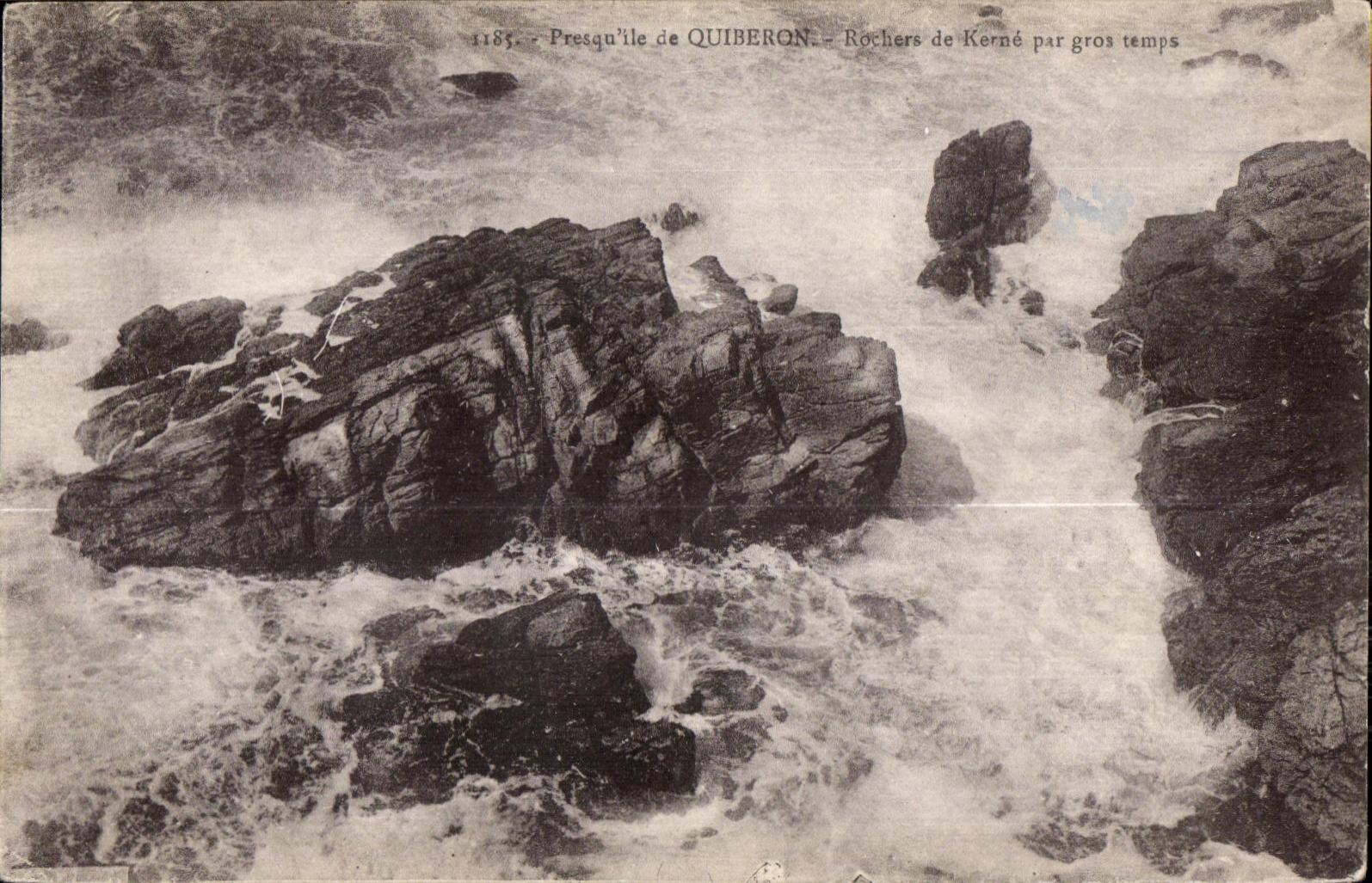 Presqu'île de Quiberon — Rochers de Kerné par gros temps — n°1185