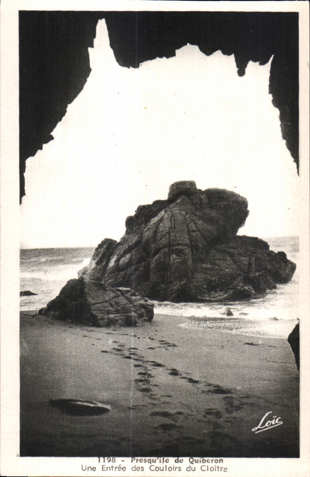 Presqu'île de Quiberon — Une Entrée des Couloirs du Cloître — Loïc