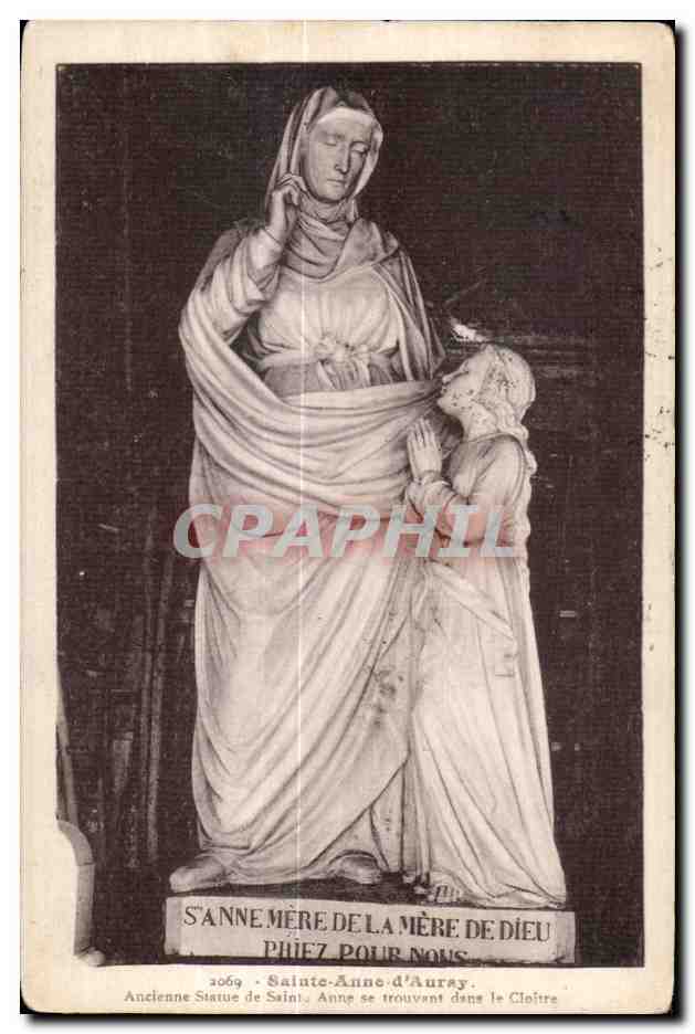 CPA Sainte Anne D Auray Aneienne Statue de Saint Anne sa Trouvant dans la cloitre