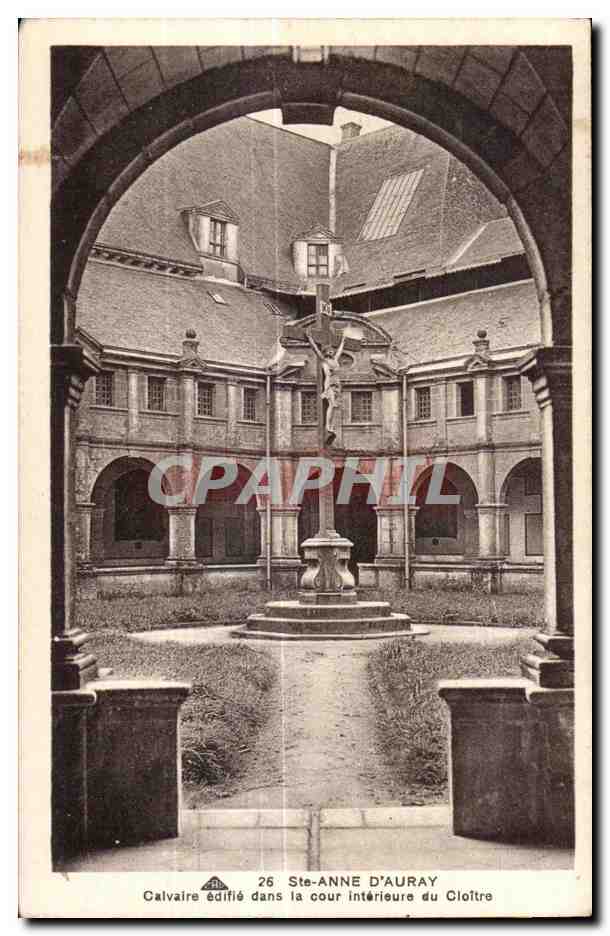 CPA Sainte Anne D Auray Calvaire edifie dans la cour interieure du Cloltre