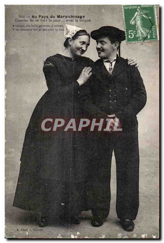CPA Au Pays du Maraichinage Folklore Costume