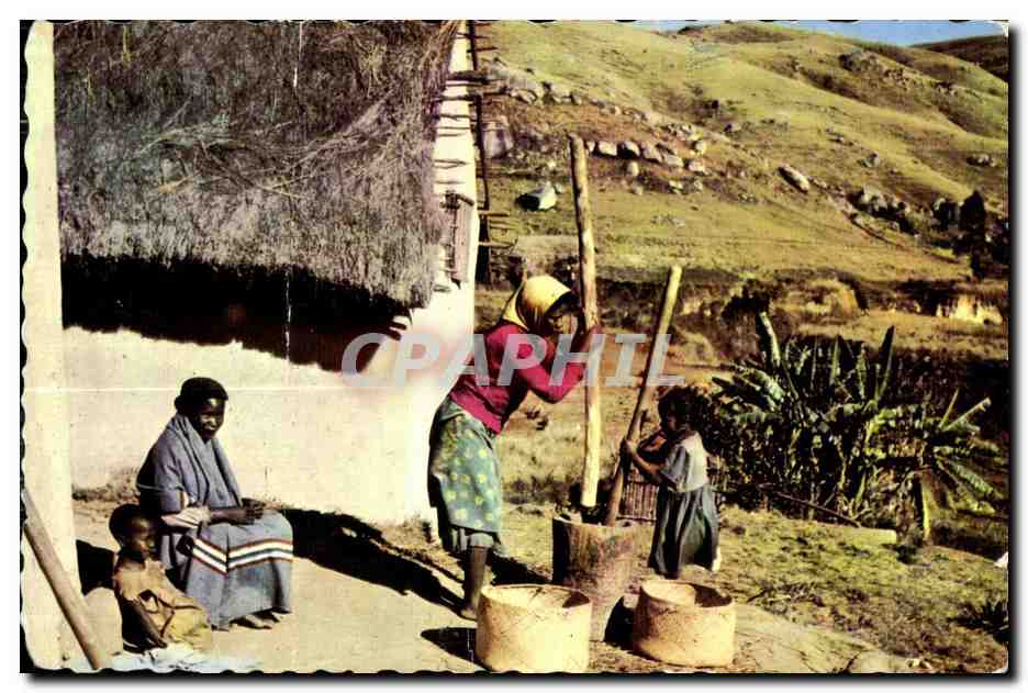 CPA Republique de Madagascar La vie au Village Malagasy
