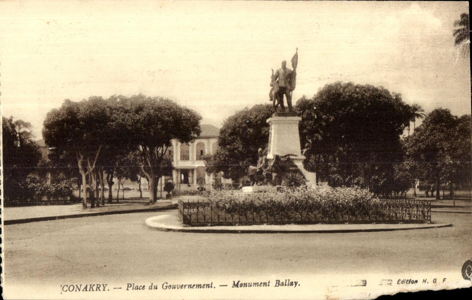 CPA Conakry Place du Gouvernement Monument Ballay Guinee