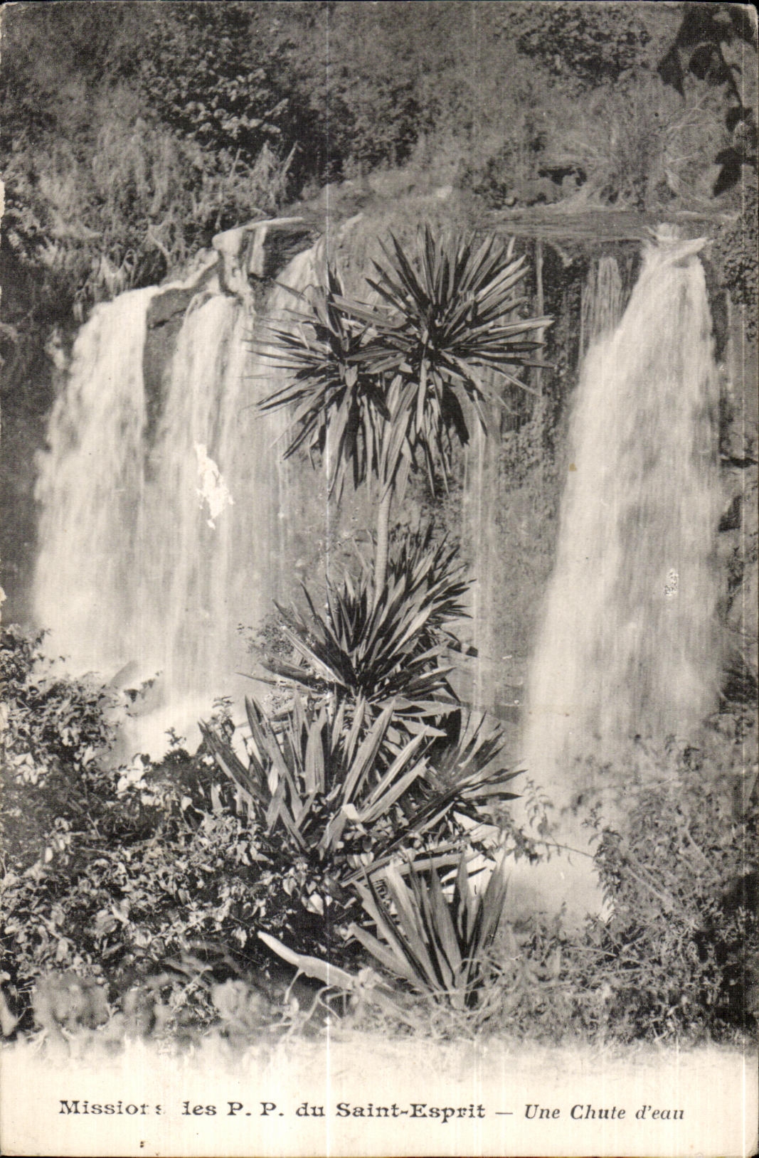 CPA Mission des du Saint Esprit Une Chute d eau Afrique 