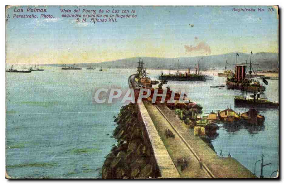CPA Las Plamas Vista del Puerio de la Luz can la esquaore espanola en lallgeda de SM Aitonso XII Union Postal Universal 