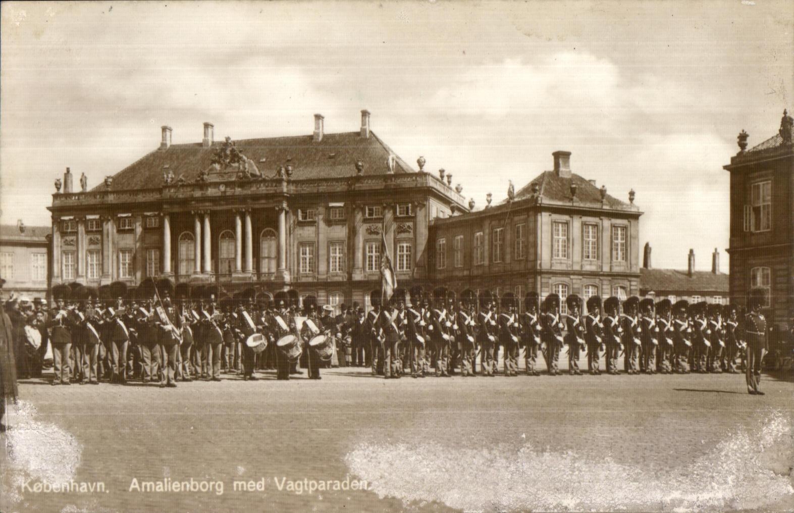 Amalienborg — Vagtparaden — Müller & Co's Kunstforlag, n° 42