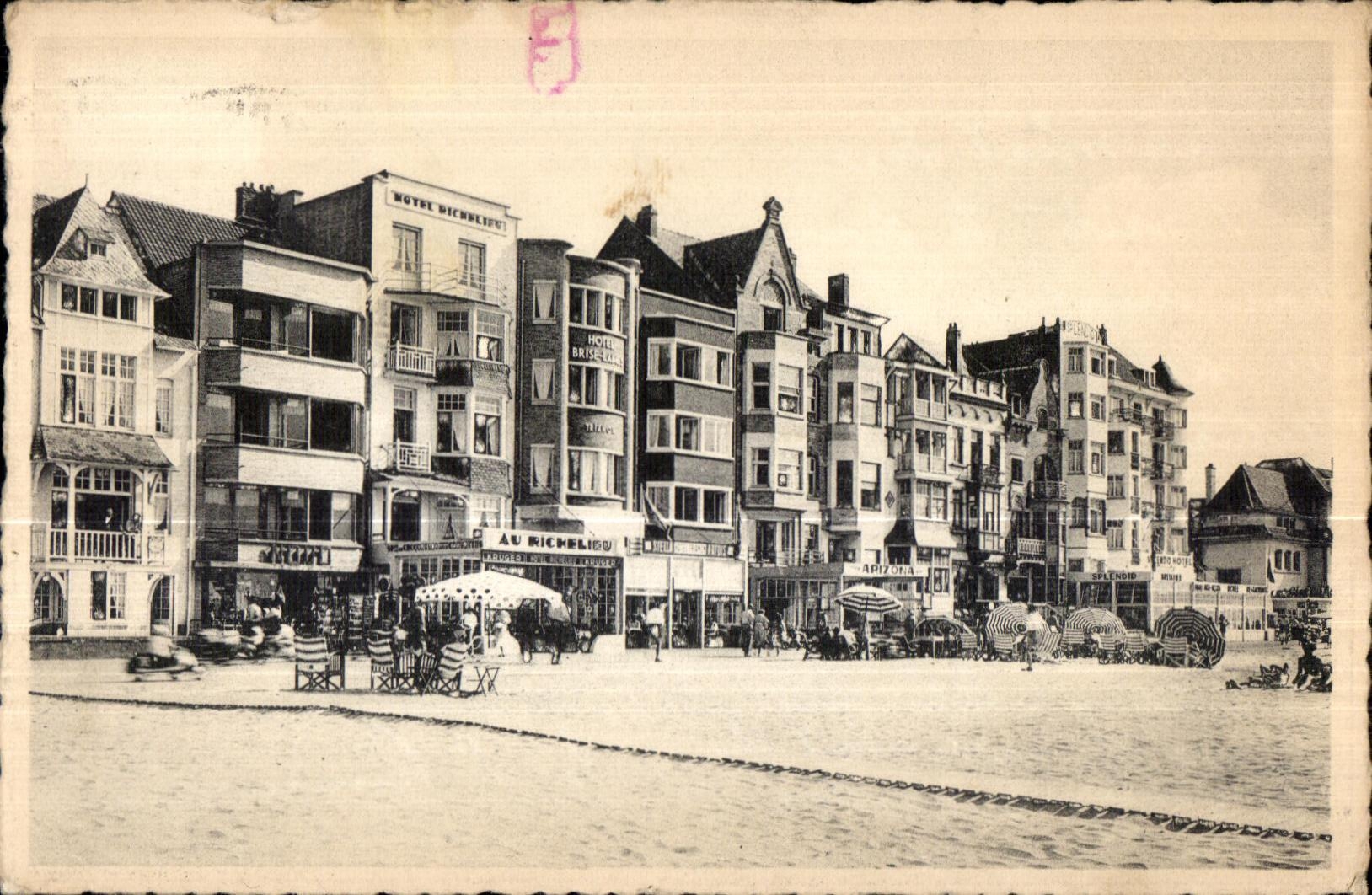 CPA La Panne Centre de la Digue De Panne Centrum van Zeedijk
