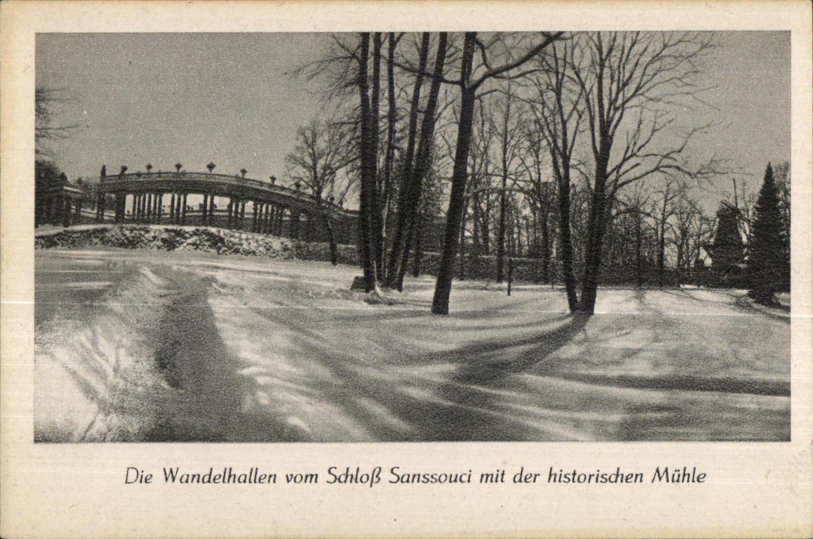 CPA Die Wandelhallen vom Schlo Sanssouci mit der historischen Muhel