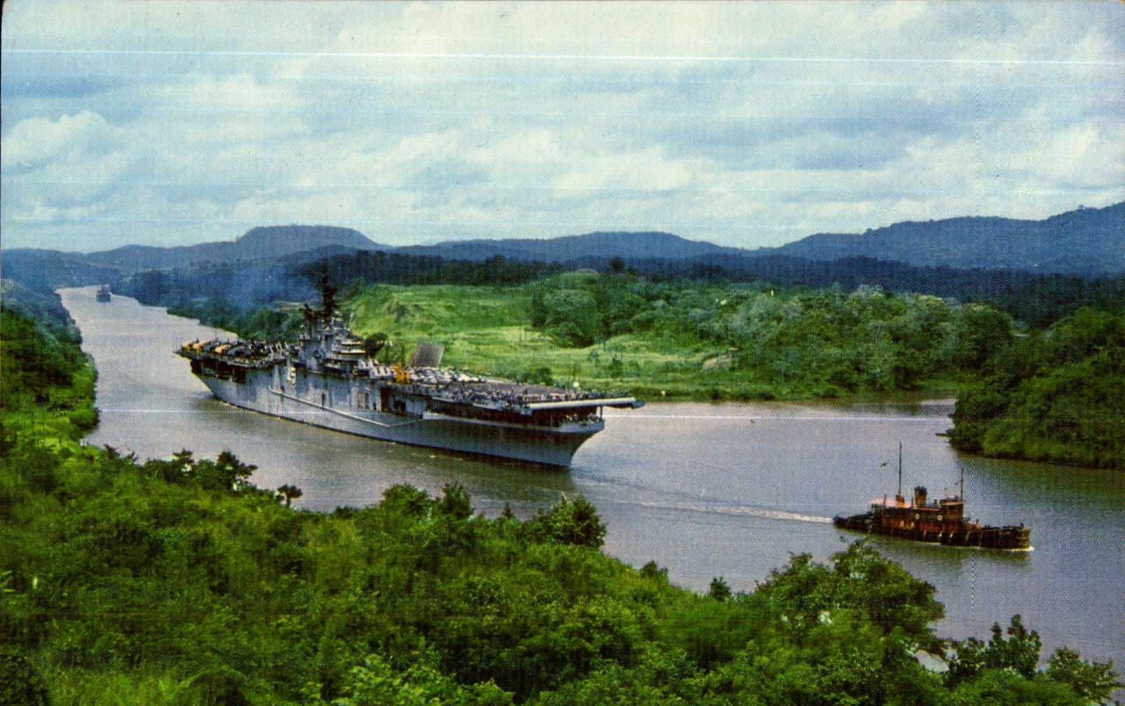 CPA Portavin de los pasando por el corte de Gailard Porte avions Bateau 