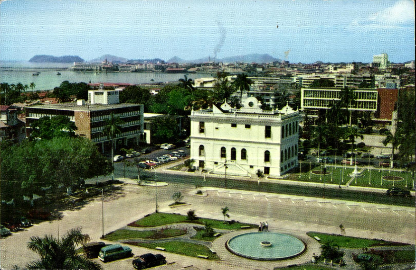 CPSM Una vista magbifica de la Ciudad de panama con los Edifcios de la Cia General de Seguros Ministerio de Relacciones 