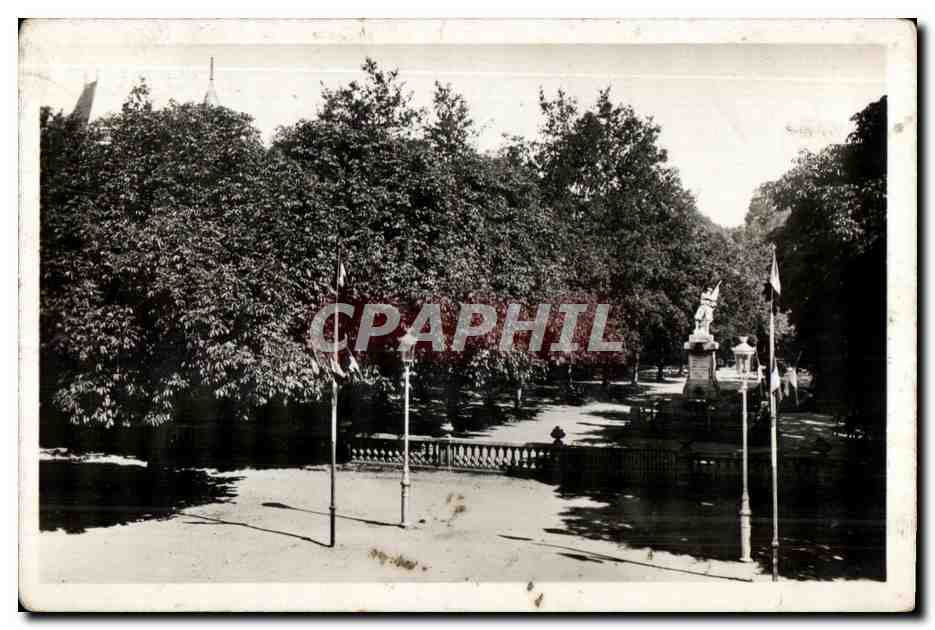 Chateaubriant - Le Square et le Monument aux Morts - CPA 