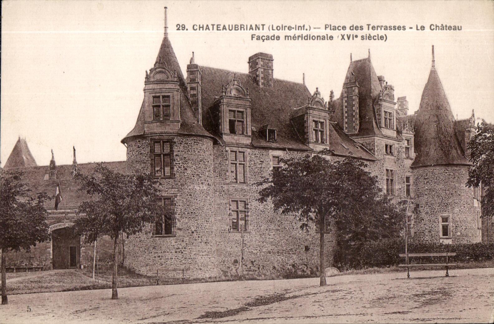 Chateaubriant - Place des Terrasses - Le Chateau - CPA 
