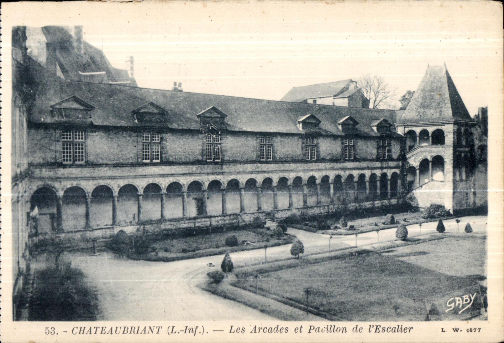 Chateaubriant - Les Arcades et Pavillon de l Escalier - CPA 
