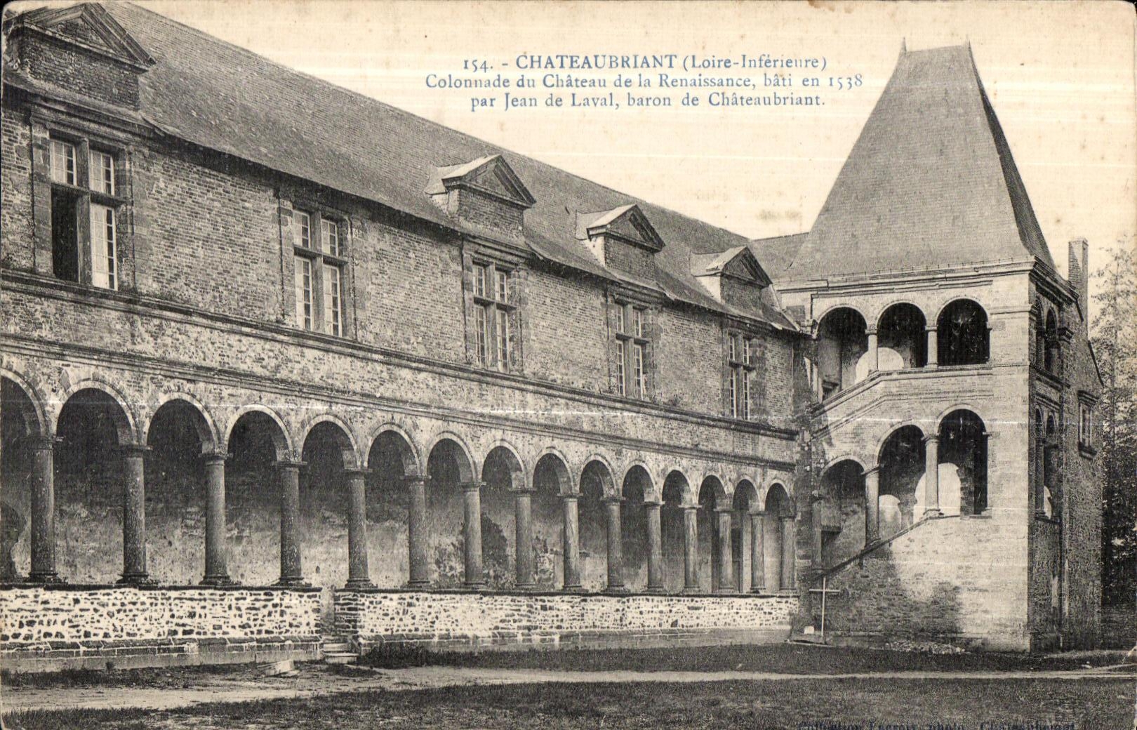 CPA Chateaubriant Coloonade da Chateau de la Renaissance bati en 