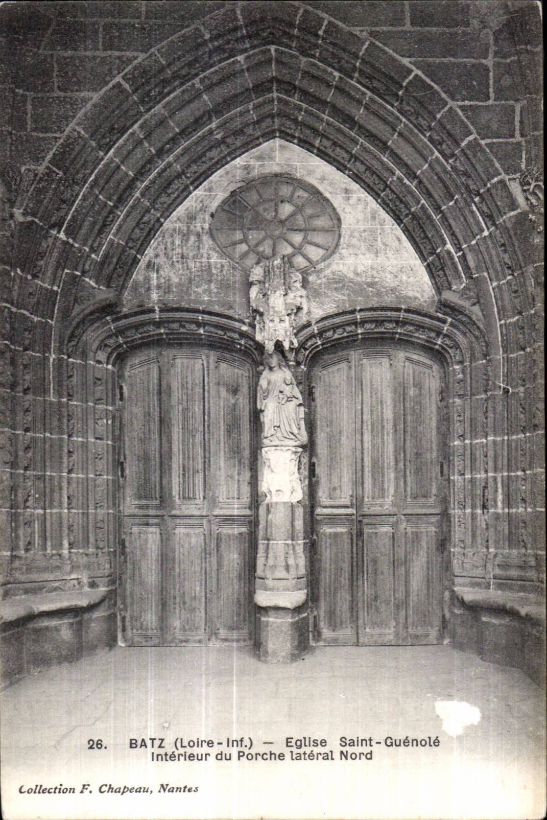 CPA Batz Eglise Saint Guenole Inerieur du Porche lateral Nord