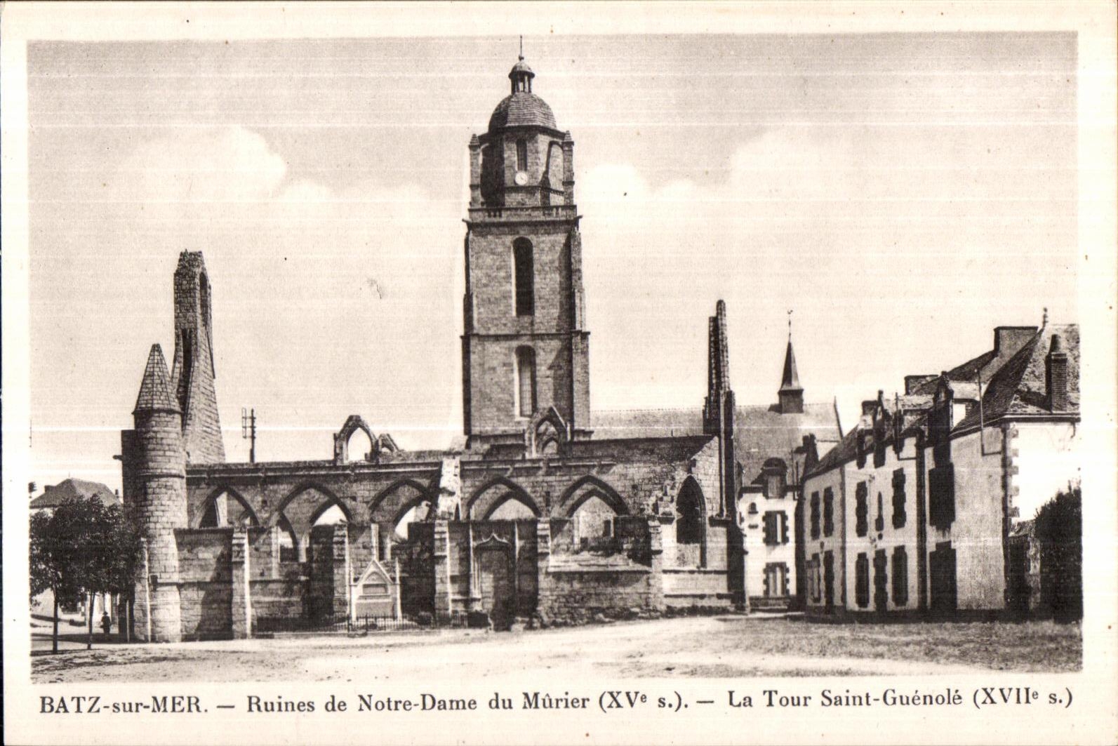 CPA Batz sur Mer Ruines de Notre Dame du Murier La tour Saint Guenole