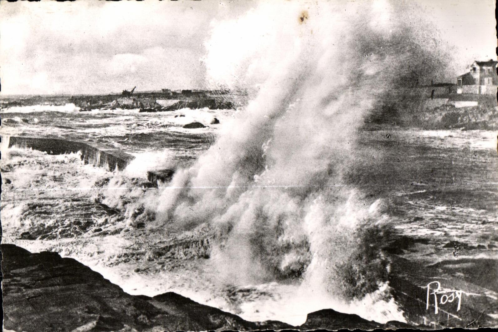 Bourg de Batz - Une Vague Monstre sur la Jetee - CPA 