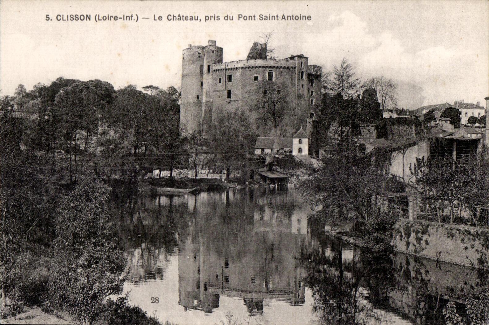 Clisson - Le Chateau pris du Pont St Antoine - CPA 