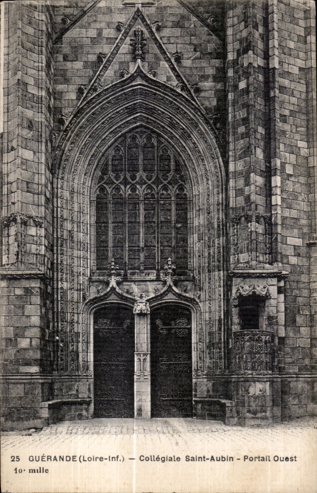 CPA Guerande (Loire Inf) Collegiate Saint Aubin Portail Ouest