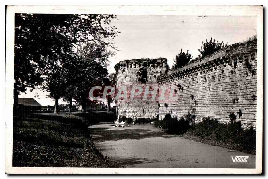 CPA Guerande Les remparts