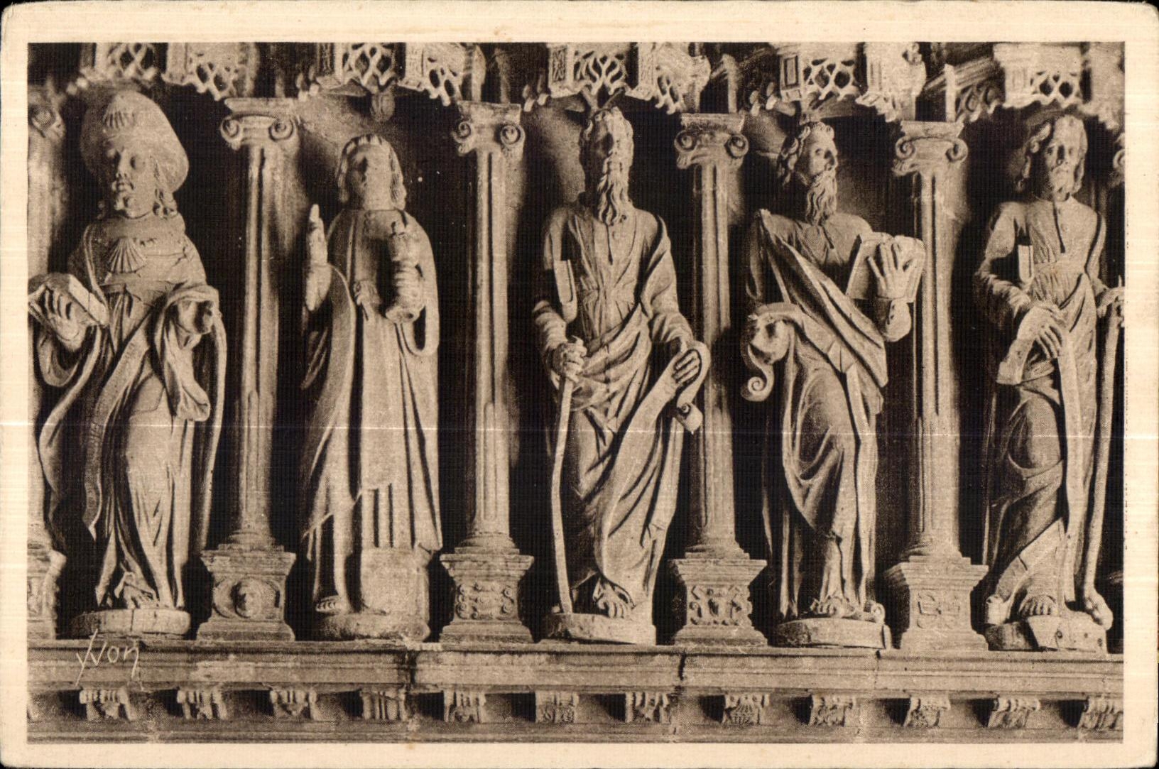Statuen der Apostel — Innenansicht des Kirchenschuppens — Éditions d'Art YVON, Paris